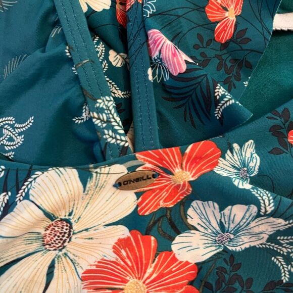 New O’Neill Lucy Teal Floral Print One-Piece Swimsuit - Picture 7 of 7